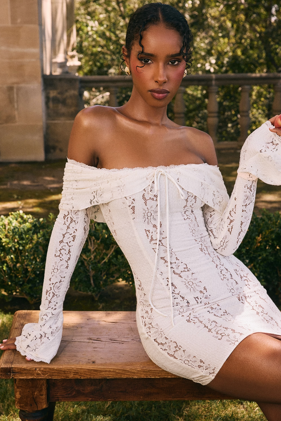 ROBE MINI EN DENTELLE À ÉPAULES DÉNUDÉES OLA - BLANC