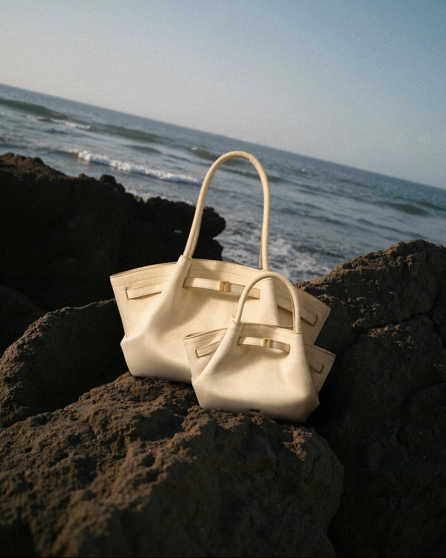 HANA MEDIUM SUEDE TOTE BAG - WHITE